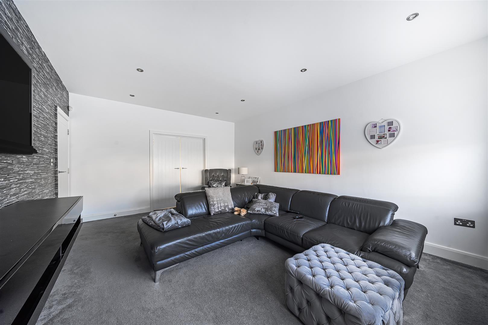 Edgwarebury Lane, Edgware